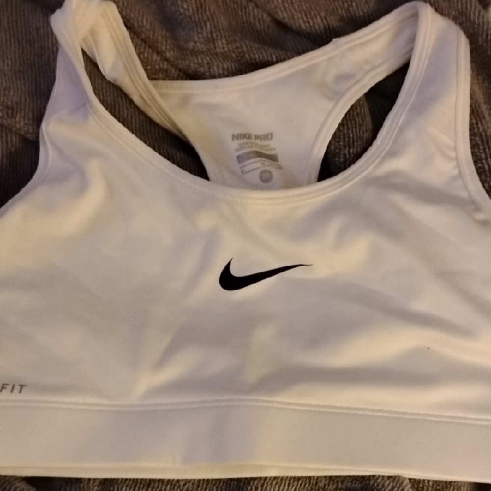 Nike Women's White Sports Bra Medium